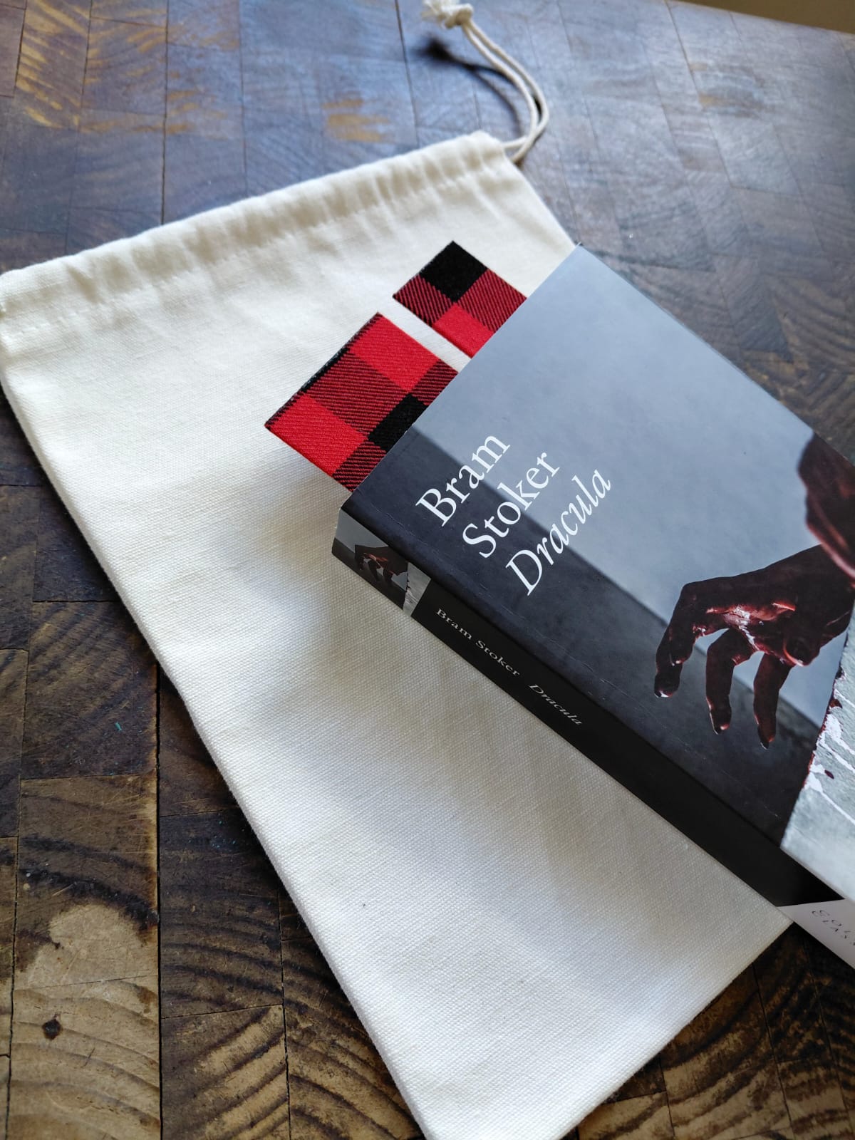 Dracula Book & Bookmark Gift Set - Image 1