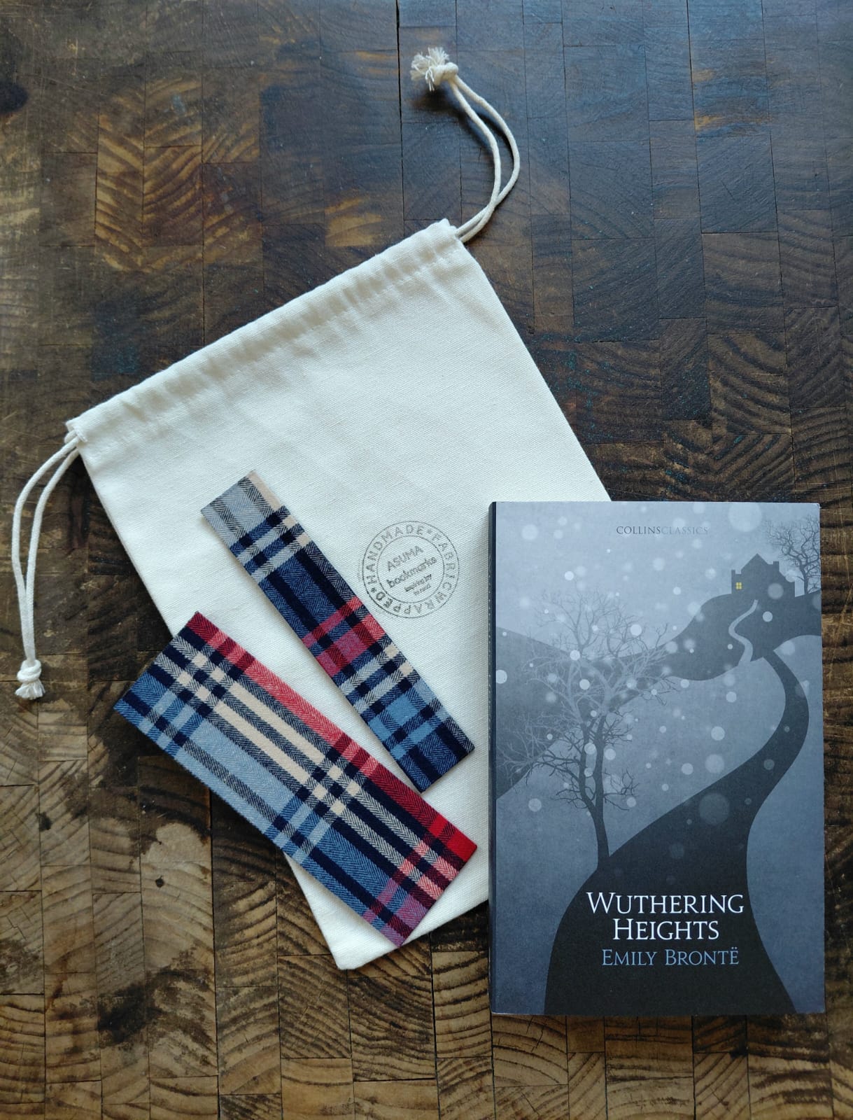 Wuthering Heights Book & Bookmark Gift Set - Image 3