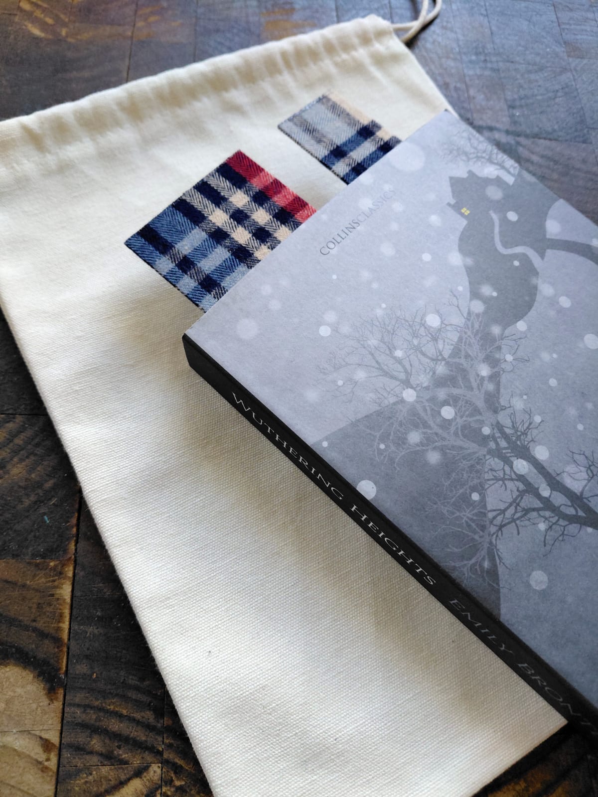 Wuthering Heights Book & Bookmark Gift Set - Image 2