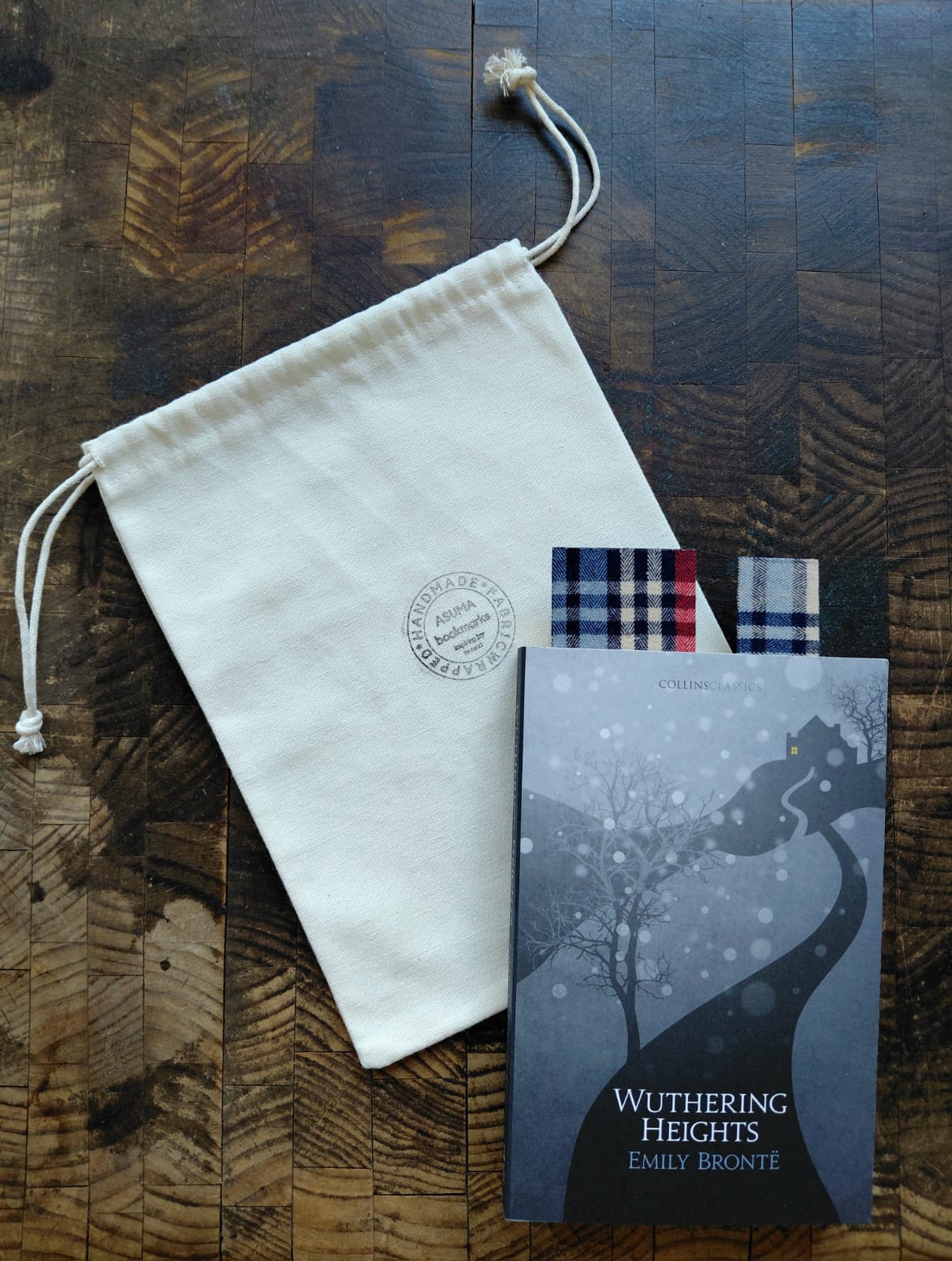 Wuthering Heights Book & Bookmark Gift Set - Image 1